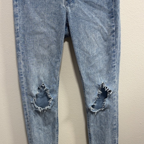 H&M Curvy Ultra High Waist Jeggings Acid Wash Distressed Ankle Jeans 2 - Picture 6 of 13